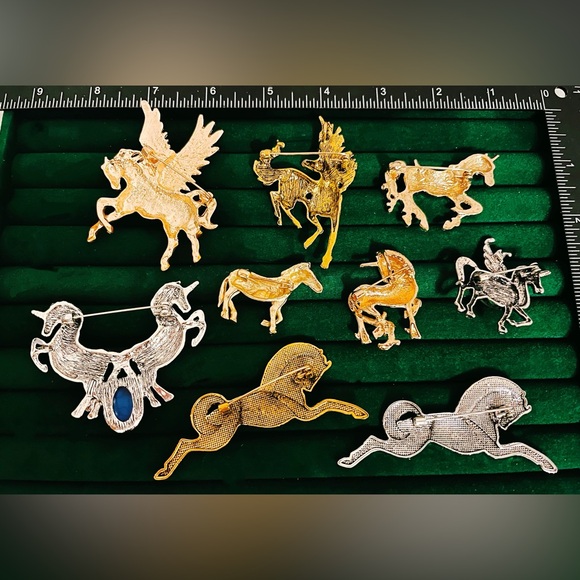 Lot 9Pcs Horse Theme Brooch Pegasus Unicorn Zebra Gold Tone Enamel Rhinestone - Picture 2 of 2